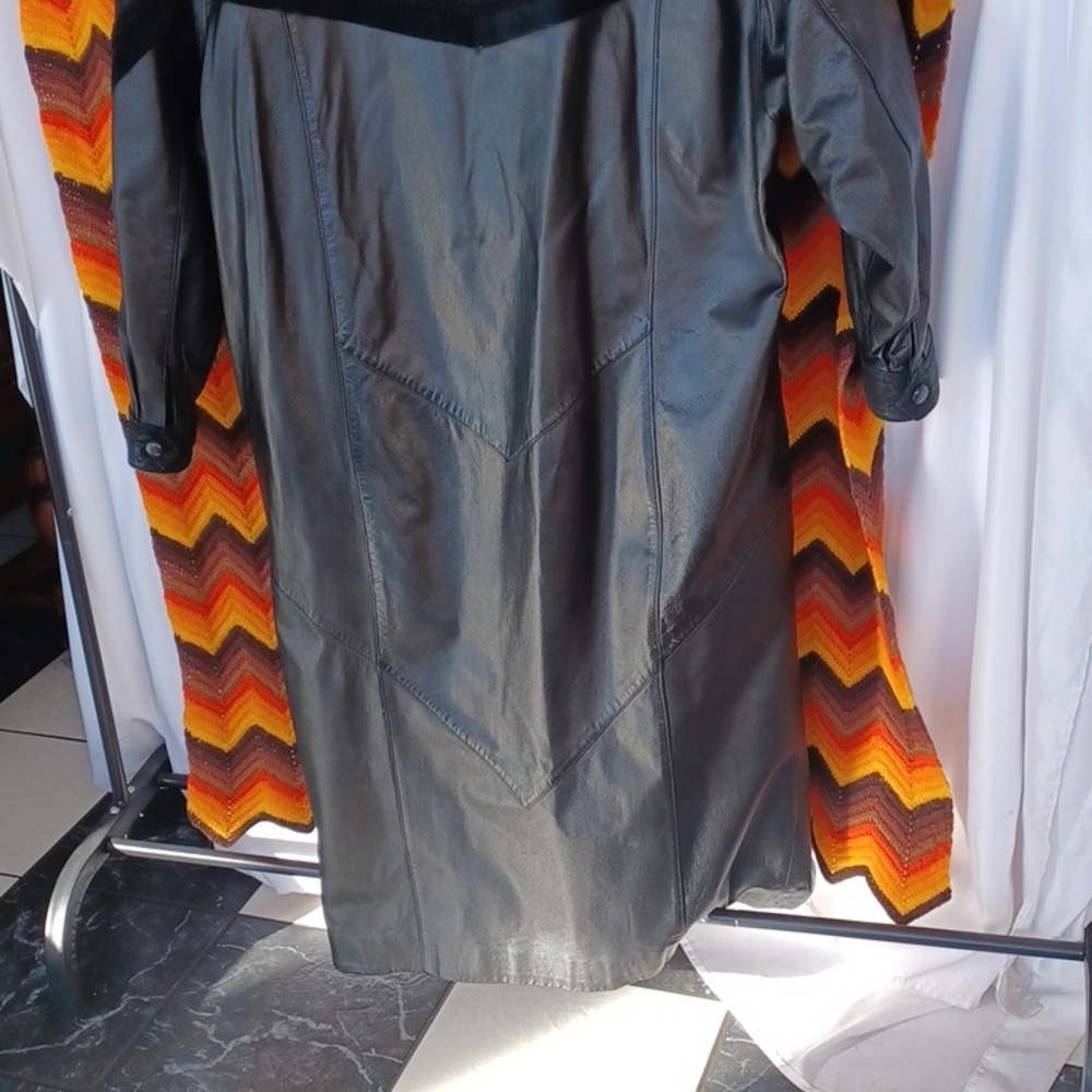 Wilson’s Leather Vintage 80’s Floral Leather Coat, Zipout Liner, 25" PTP, 47" L - Picture 8 of 13